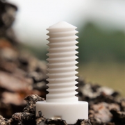Gewinde in Macor-Bauteil